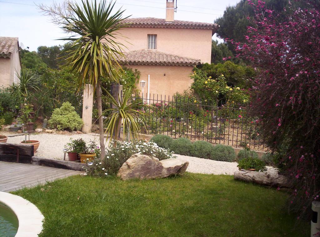 Bed and Breakfast Les Glycines Гримо Экстерьер фото